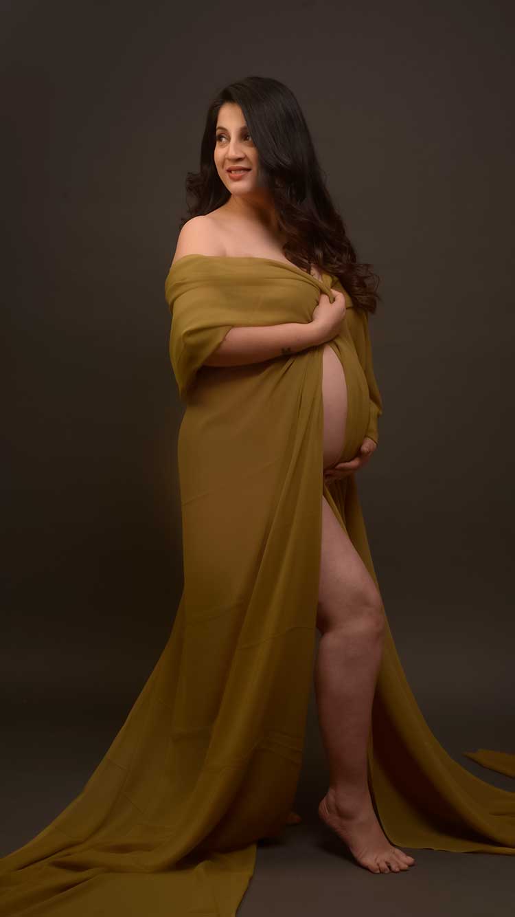 Black-maternity-gown